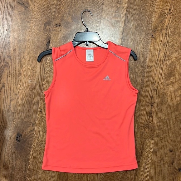 Adidas Women’s Salmon Colored Workout Tank Top Size Small - Picture 1 of 4